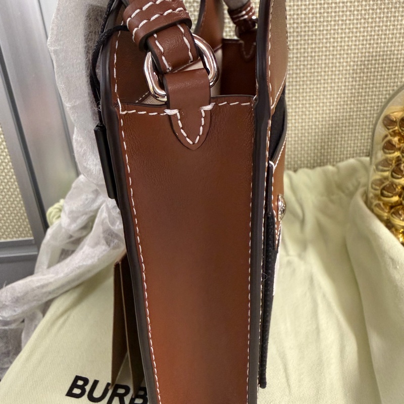 全新 Burberry 迷你肩背包-10
