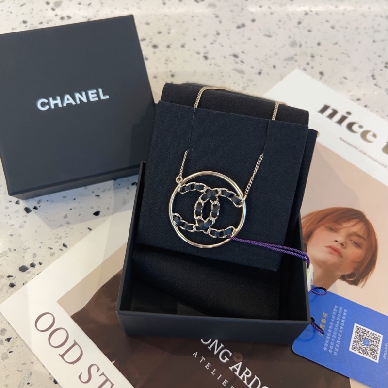 【閒置🆕】Chanel黑金皮穿鏈條雙C圓環 鏤空圓餅項鍊 鎖骨鏈-0