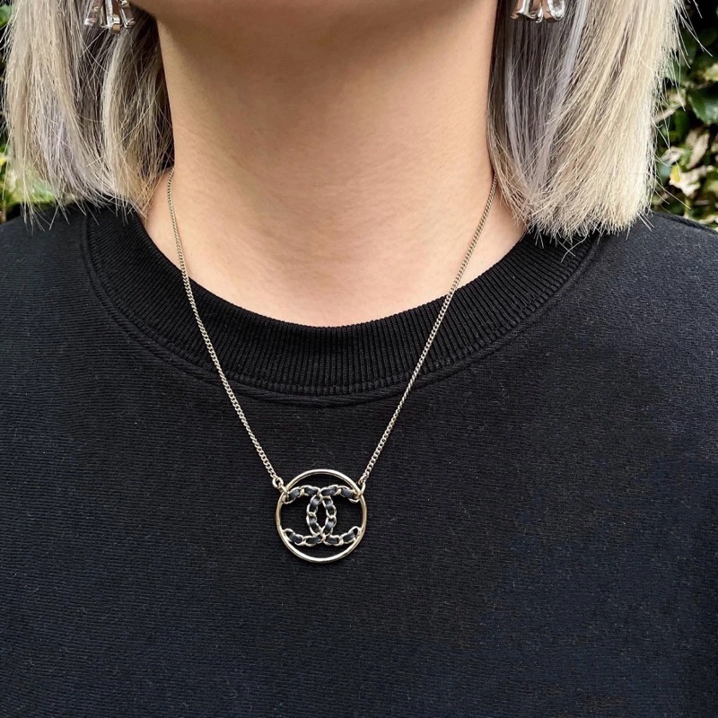 【閒置🆕】Chanel黑金皮穿鏈條雙C圓環 鏤空圓餅項鍊 鎖骨鏈-3