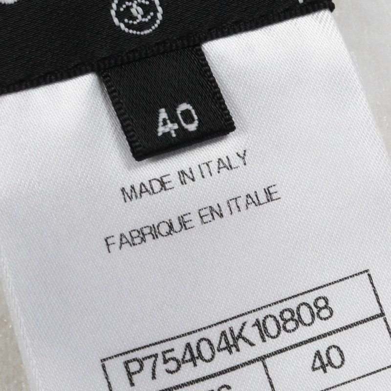 香奈兒 COCO 標誌紐扣短版針織開襟衫 #40 黏膠白色二手女款-4