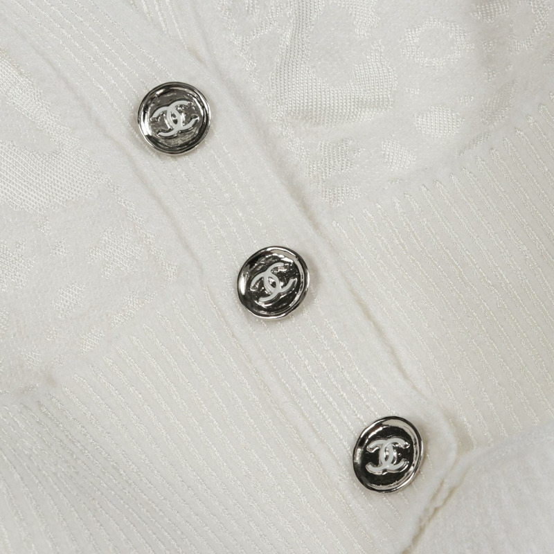 香奈兒 COCO 標誌紐扣短版針織開襟衫 #40 黏膠白色二手女款-8