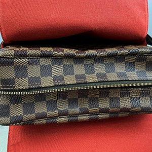 *奢華大道國際精品*【L3312】LV 咖啡色棋盤格 NAGLIO 上蓋釦式郵差包 N45255-9