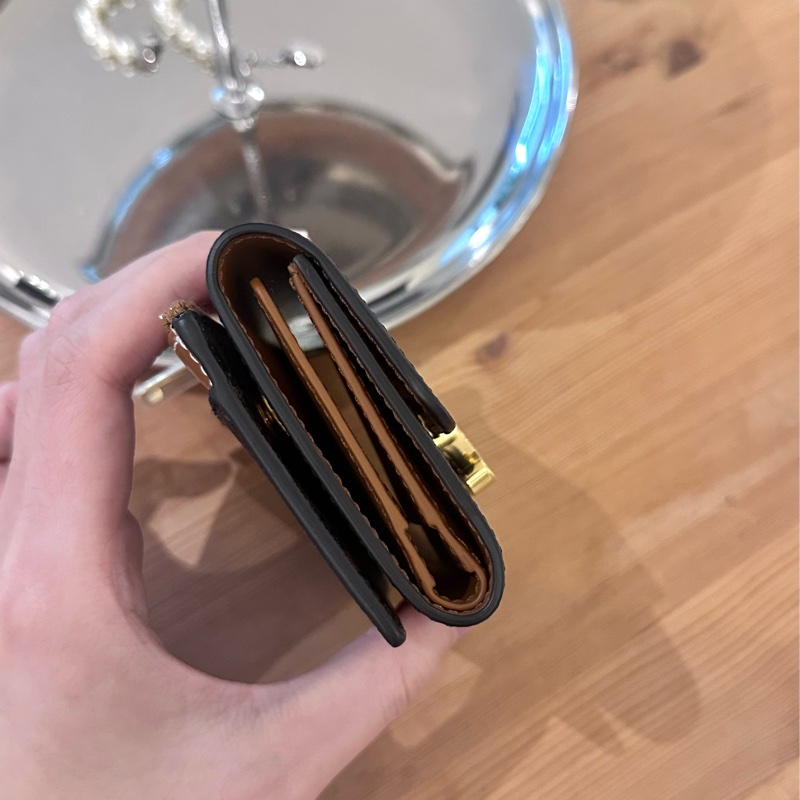 【全🆕】 CELINE Triomphe 凱旋門金屬大鎖扣老花滿印合成革 錢包card holder 女款 棕色-3