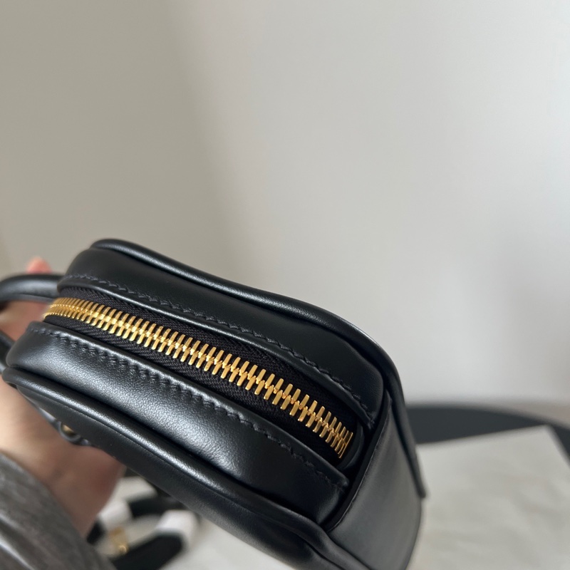 ✨MIUMIU新款 mini 黑金保齡球包-7