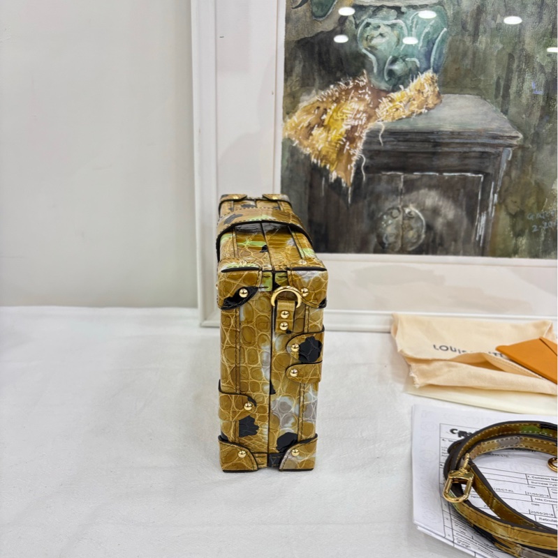 LV petite malle 鱷魚皮硬箱 發財黃 撒哈拉 喜馬拉雅鱷魚皮硬盒子 尺寸：20x12cm 配件：雨衣 塵袋 有單有證書 公價24w-2