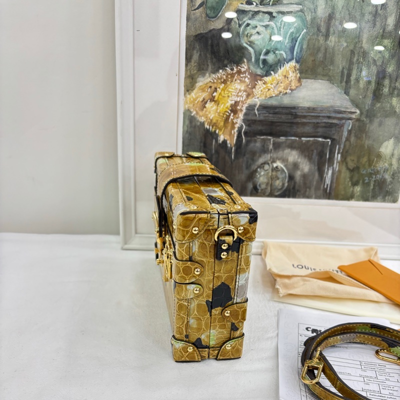 LV petite malle 鱷魚皮硬箱 發財黃 撒哈拉 喜馬拉雅鱷魚皮硬盒子 尺寸：20x12cm 配件：雨衣 塵袋 有單有證書 公價24w-3