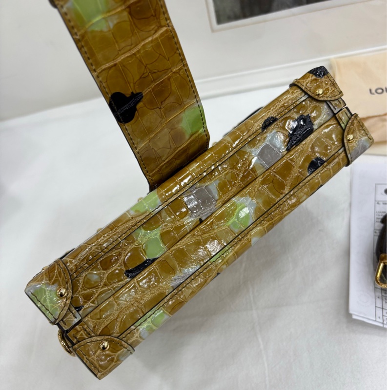 LV petite malle 鱷魚皮硬箱 發財黃 撒哈拉 喜馬拉雅鱷魚皮硬盒子 尺寸：20x12cm 配件：雨衣 塵袋 有單有證書 公價24w-4