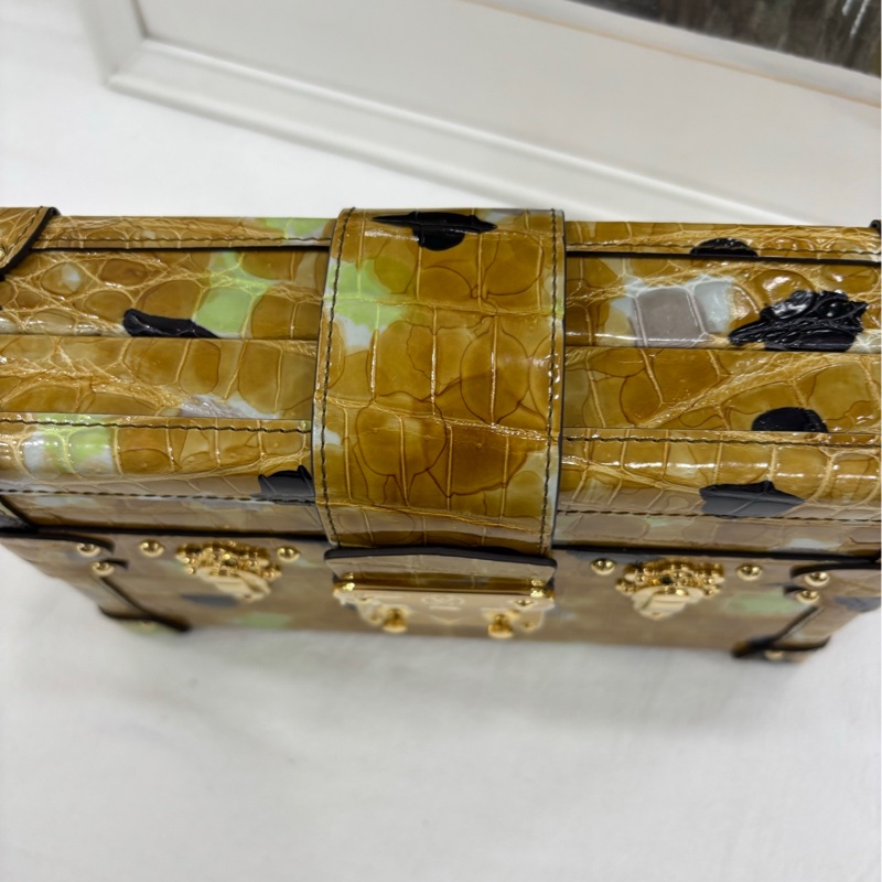 LV petite malle 鱷魚皮硬箱 發財黃 撒哈拉 喜馬拉雅鱷魚皮硬盒子 尺寸：20x12cm 配件：雨衣 塵袋 有單有證書 公價24w-7