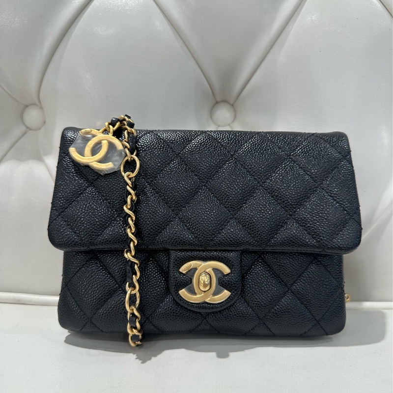 CHANEL皮穿鍊字母LOGO 金釦菱格紋腰包 黑色-0