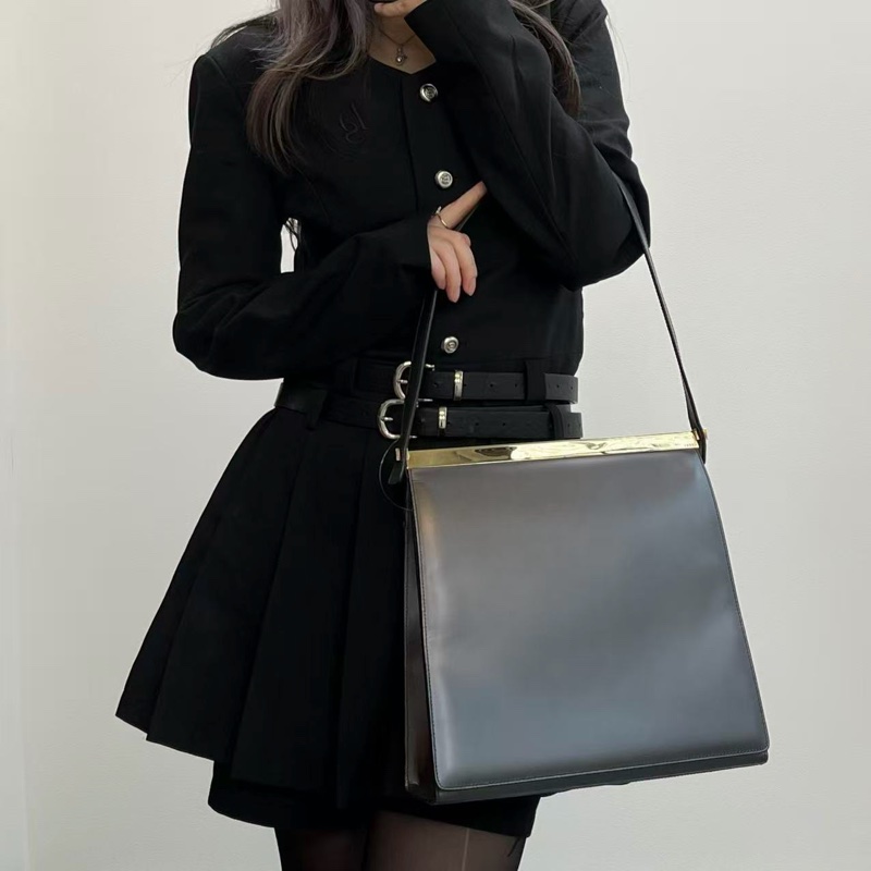 「JL精品代購」Gucci復古極簡清冷金屬色金框包邊單肩包-1