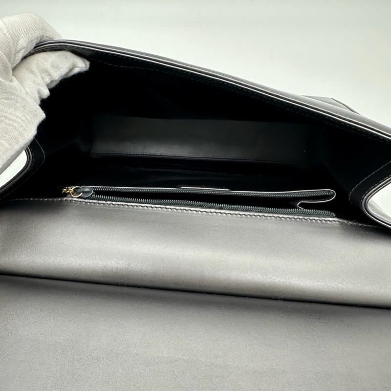 「JL精品代購」Gucci復古極簡清冷金屬色金框包邊單肩包-16