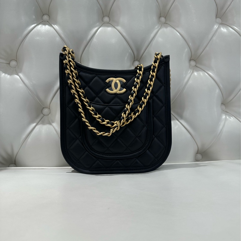CHANEL 黑金大雙C LOGO皮穿鍊HOBO 晶片款-0