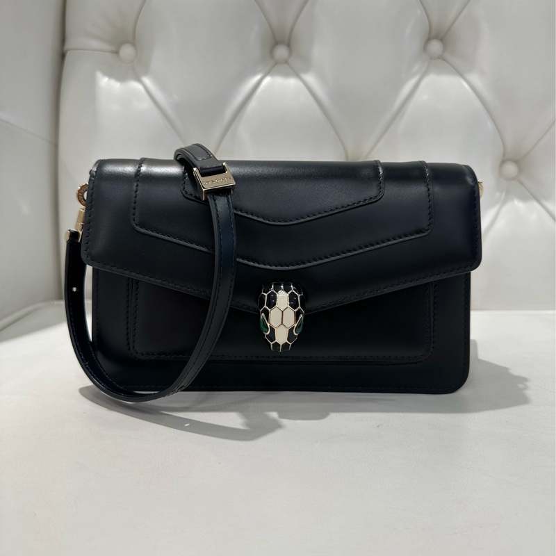 BVLGARI黑金琺瑯蛇頭翻蓋包-0