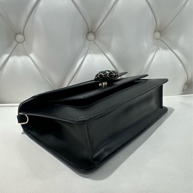 BVLGARI黑金琺瑯蛇頭翻蓋包-3