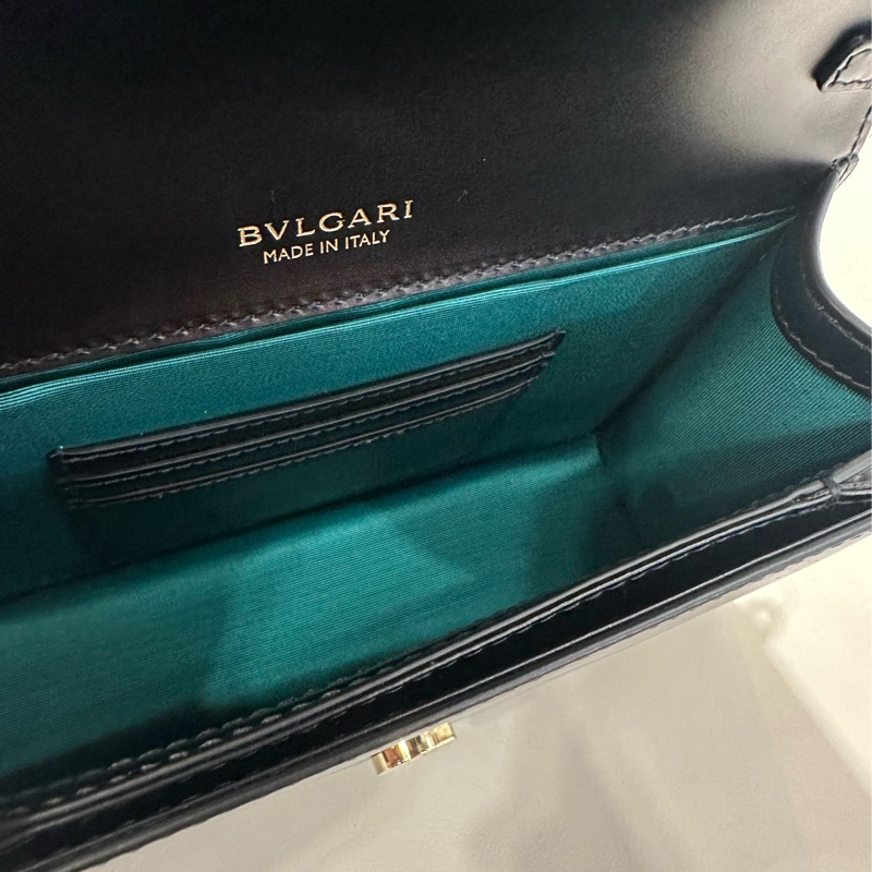 BVLGARI黑金琺瑯蛇頭翻蓋包-4