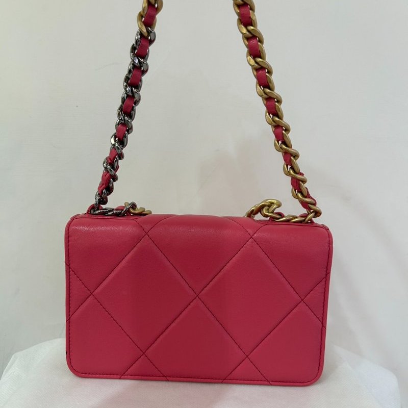 CHANEL粉牛皮金釦19 WOC-1