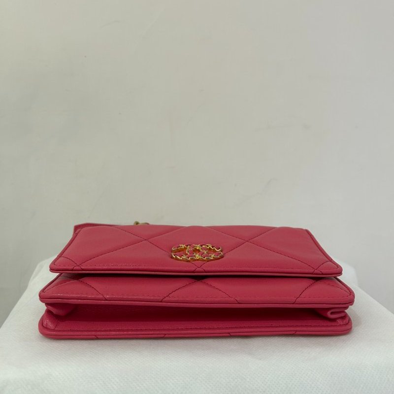 CHANEL粉牛皮金釦19 WOC-9
