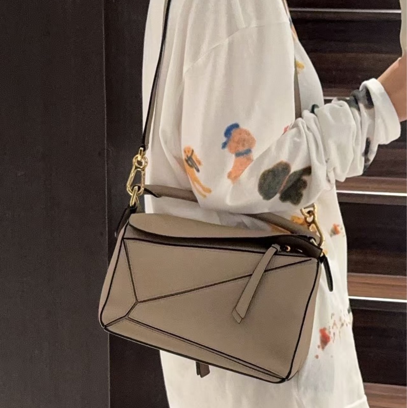 Loewe puzzle small沙色幾何包 專櫃15萬-0