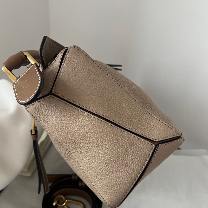 Loewe puzzle small沙色幾何包 專櫃15萬-3