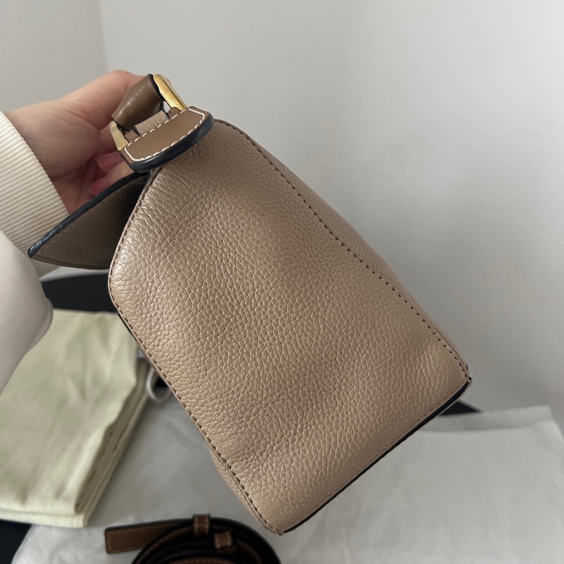 Loewe puzzle small沙色幾何包 專櫃15萬-4