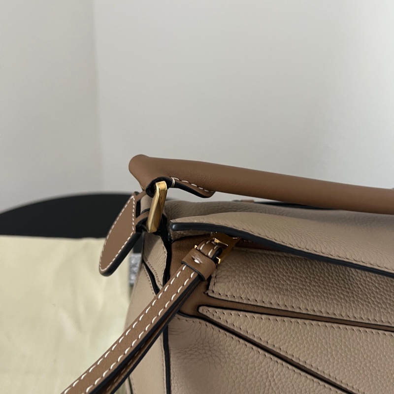Loewe puzzle small沙色幾何包 專櫃15萬-12