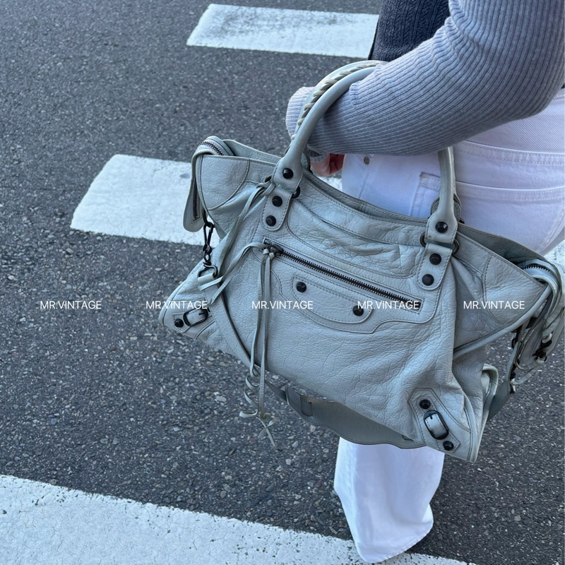 🏷️ Balenciaga 寶寶藍機車包-2