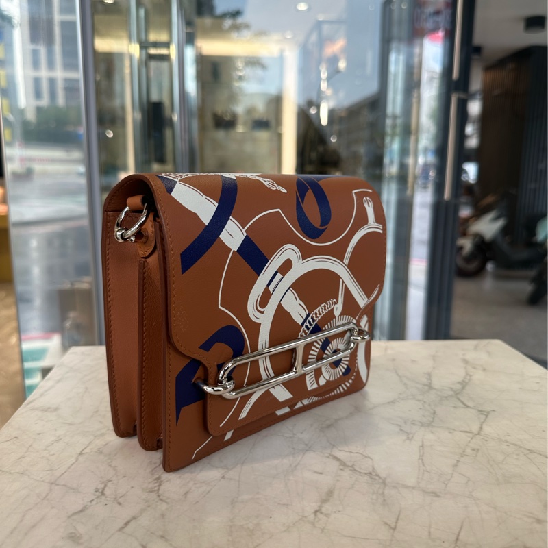 HERMES 限量彩繪豬鼻肩背包 焦糖色 Y刻-1