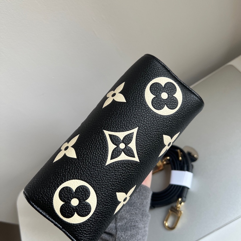 LV speedy nano 黑白牛皮手提斜背包 晶片款-8