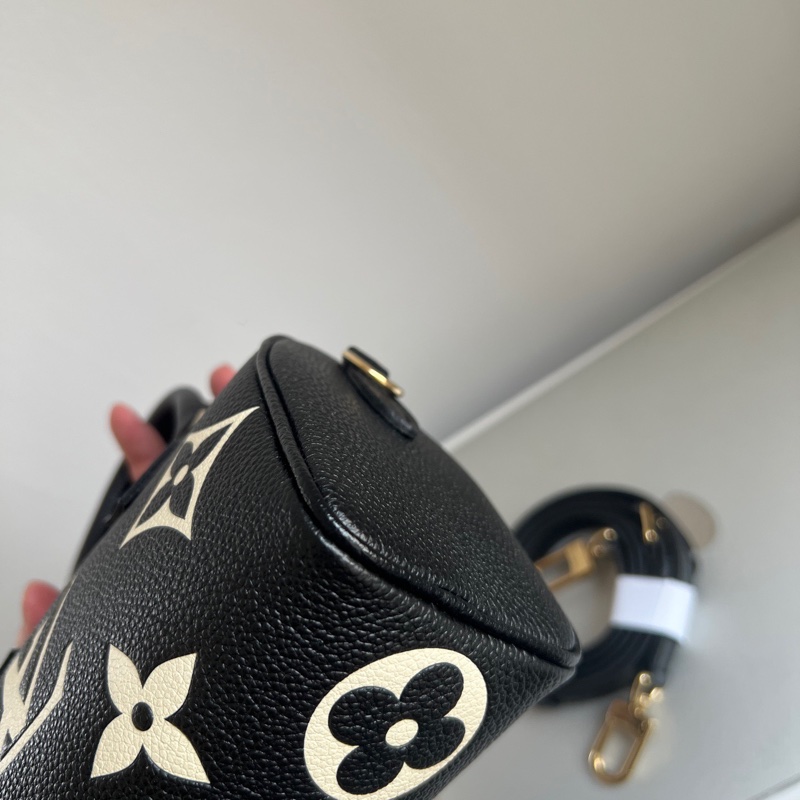 LV speedy nano 黑白牛皮手提斜背包 晶片款-9
