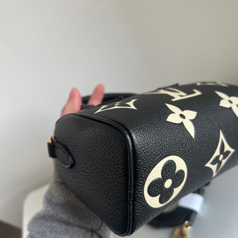 LV speedy nano 黑白牛皮手提斜背包 晶片款-11