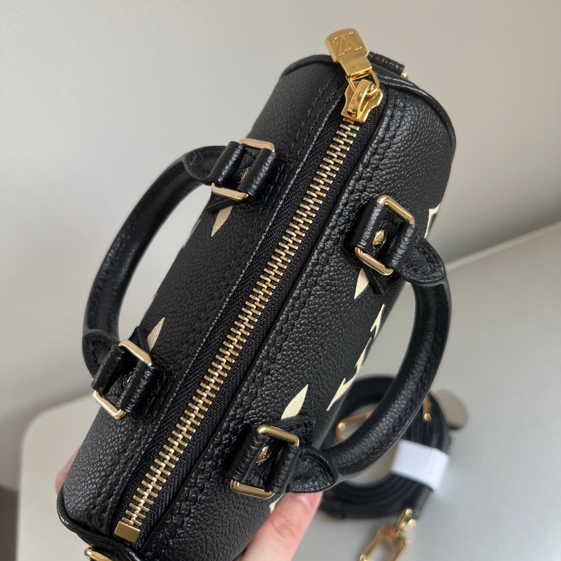 LV speedy nano 黑白牛皮手提斜背包 晶片款-12