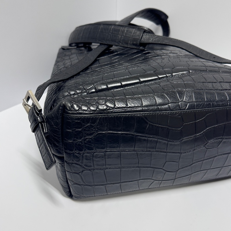 （超級新✨） YSL 聖羅蘭 鱷魚紋後背包🎒 專櫃12萬！-10