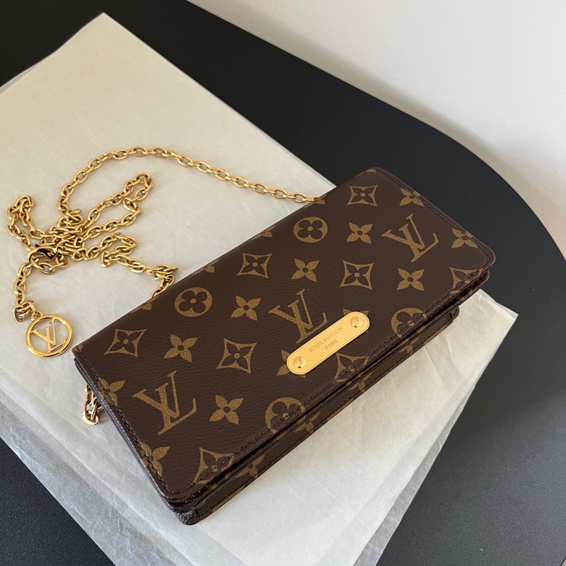 LV Lily woc 鏈條包 晶片款🔥斜背肩背都超好看😍-1