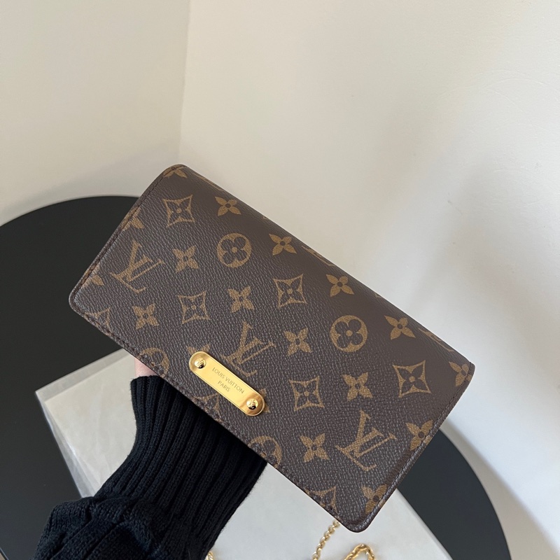 LV Lily woc 鏈條包 晶片款🔥斜背肩背都超好看😍-2