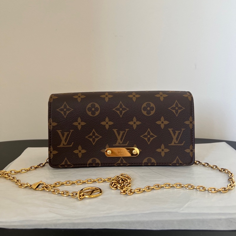 LV Lily woc 鏈條包 晶片款🔥斜背肩背都超好看😍-7