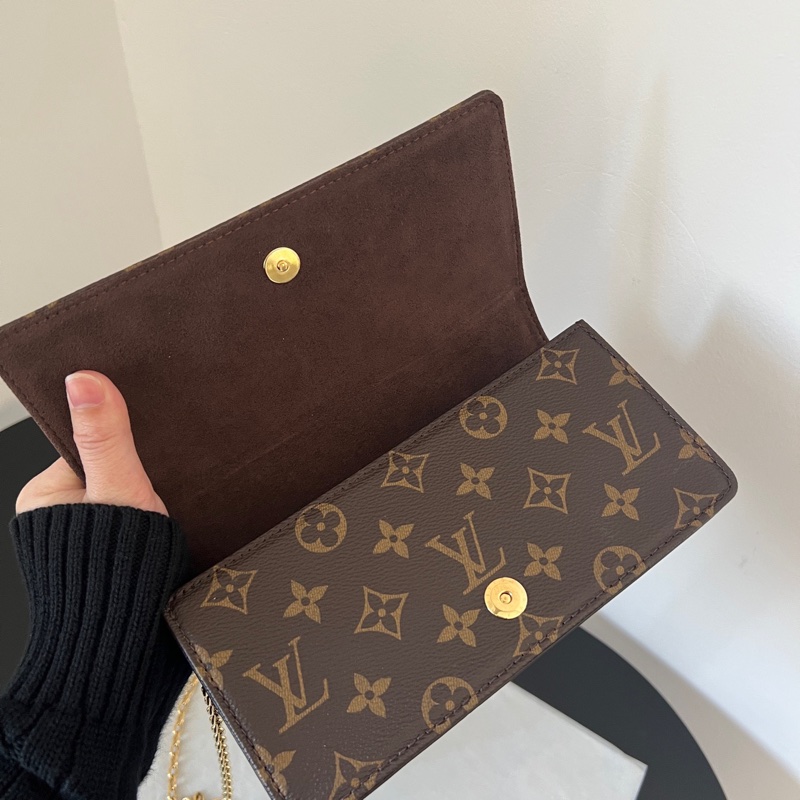 LV Lily woc 鏈條包 晶片款🔥斜背肩背都超好看😍-8