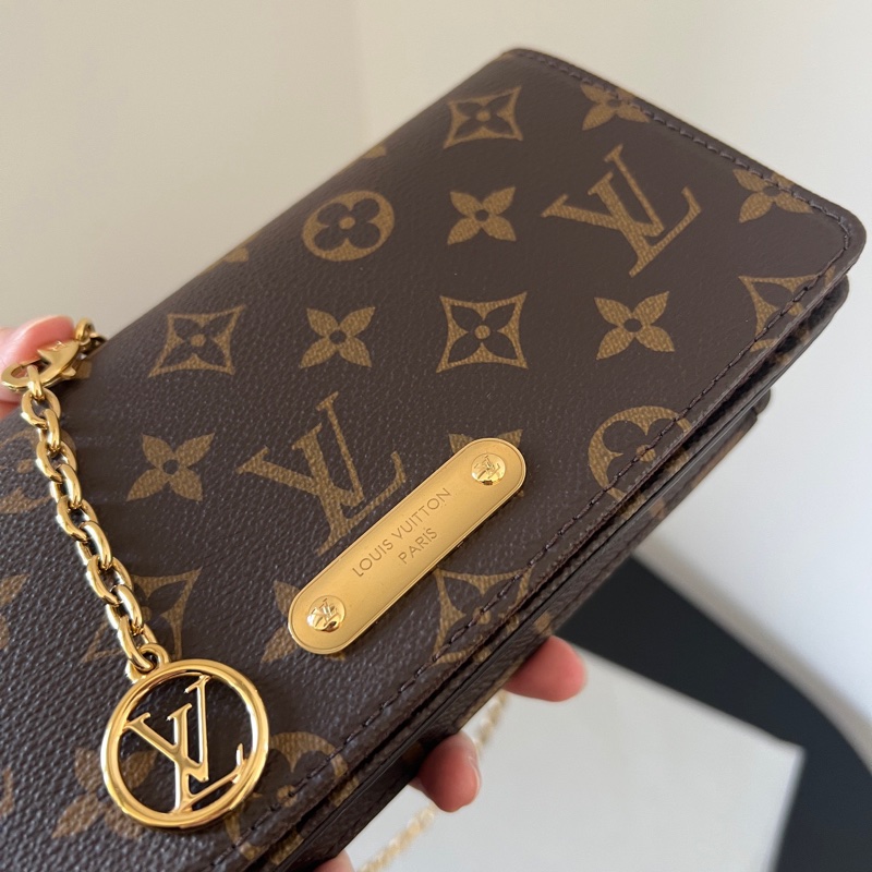 LV Lily woc 鏈條包 晶片款🔥斜背肩背都超好看😍-10