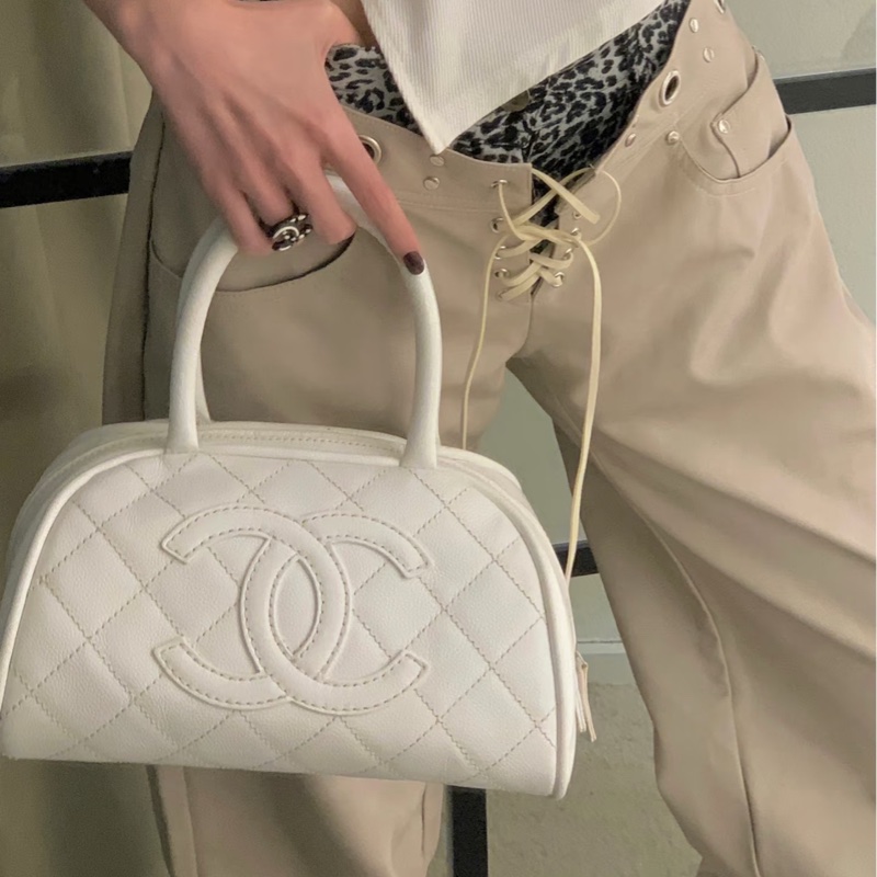 Chanel 稀有奶昔白保齡球包 容量充足 🈶保卡-0