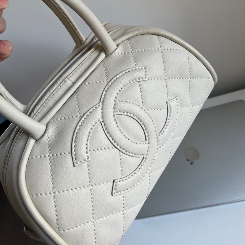 Chanel 稀有奶昔白保齡球包 容量充足 🈶保卡-2