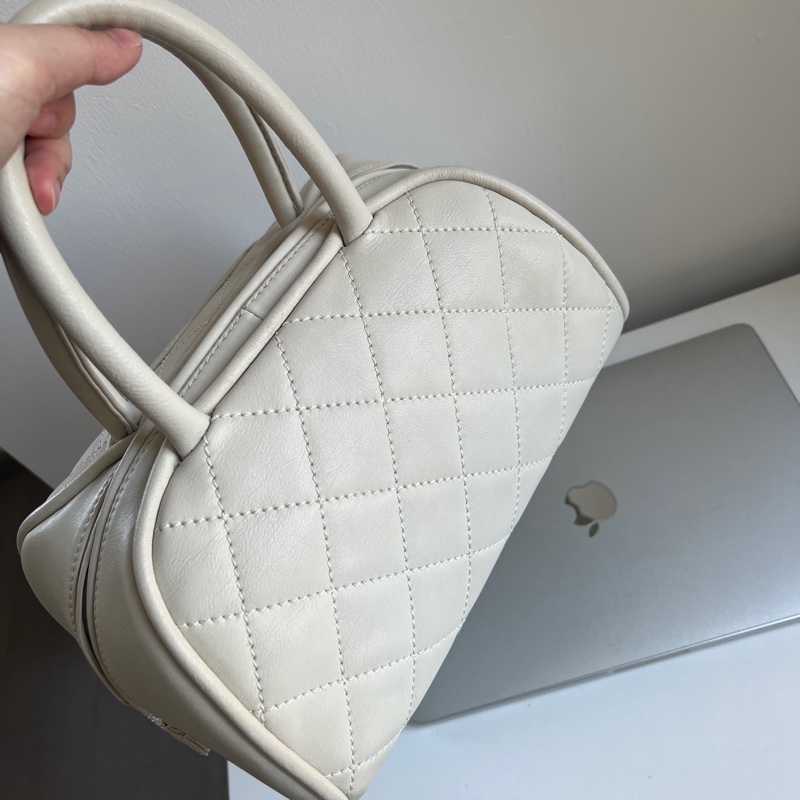 Chanel 稀有奶昔白保齡球包 容量充足 🈶保卡-3