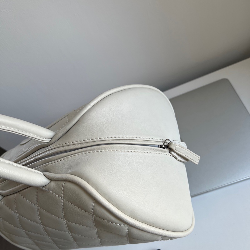 Chanel 稀有奶昔白保齡球包 容量充足 🈶保卡-4