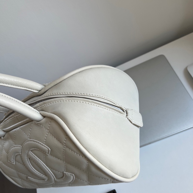 Chanel 稀有奶昔白保齡球包 容量充足 🈶保卡-5