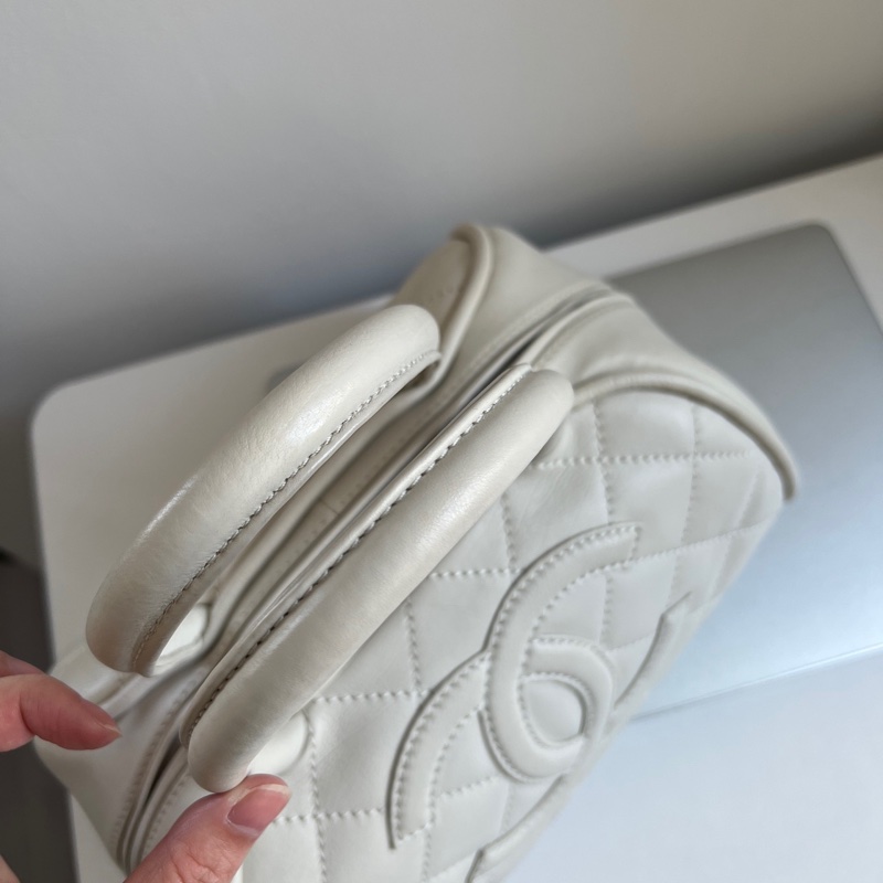 Chanel 稀有奶昔白保齡球包 容量充足 🈶保卡-6