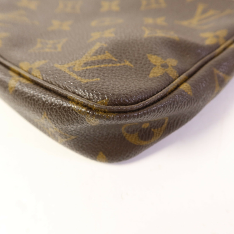 LOUIS VUITTON Monogram Pochette Accessoires金扣手挽袋棕色-11