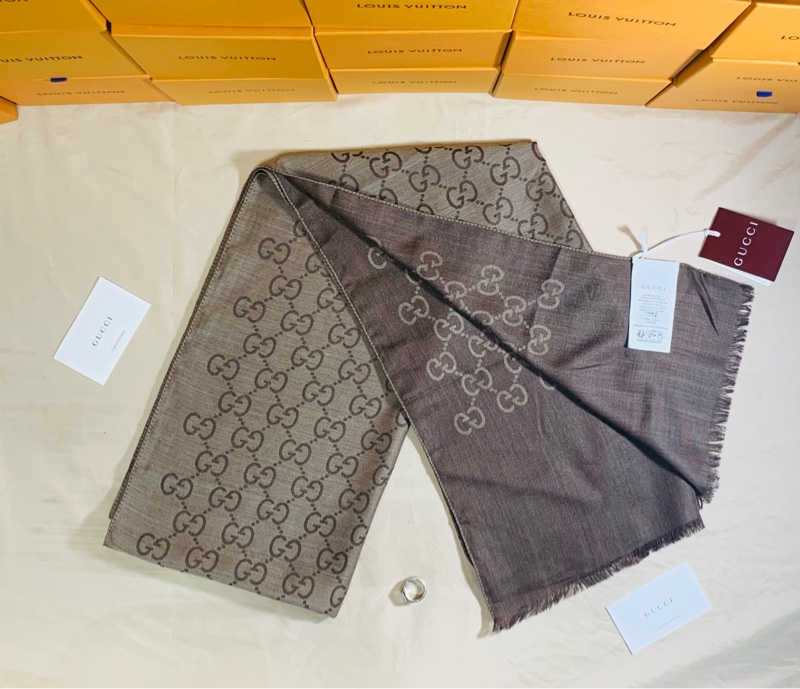 🧣全台最甜 全新含吊牌 Gucci 古馳 超美奶茶雙色 老花 圍巾 披肩-1