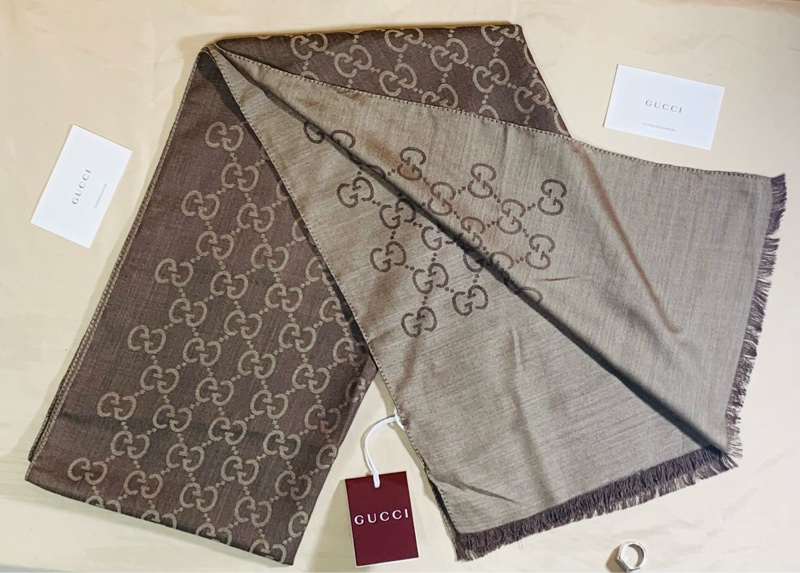 🧣全台最甜 全新含吊牌 Gucci 古馳 超美奶茶雙色 老花 圍巾 披肩-4
