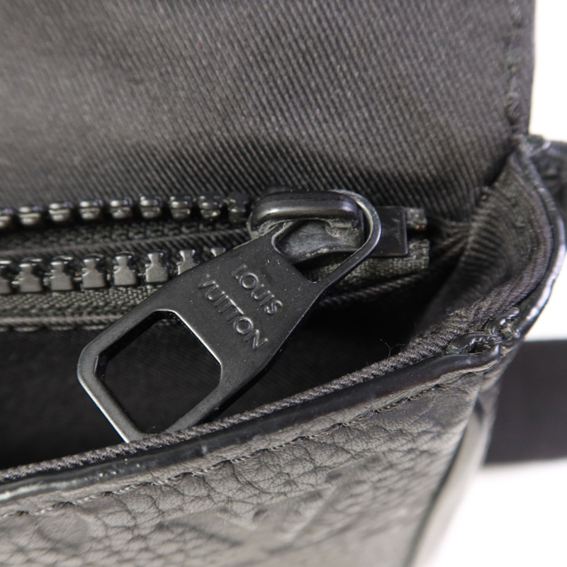 LOUIS VUITTON Taurillon Monogram S Lock Sling肩背袋-7