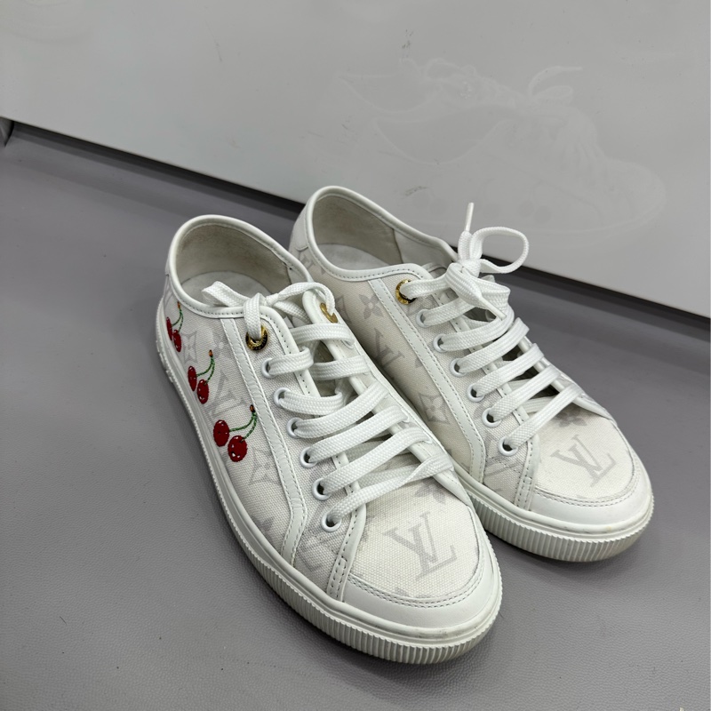 Louis Vuitton x村上隆聯名款櫻桃小白鞋，白色帆布搭配紅色櫻桃刺繡，超可愛設計。 38碼-0