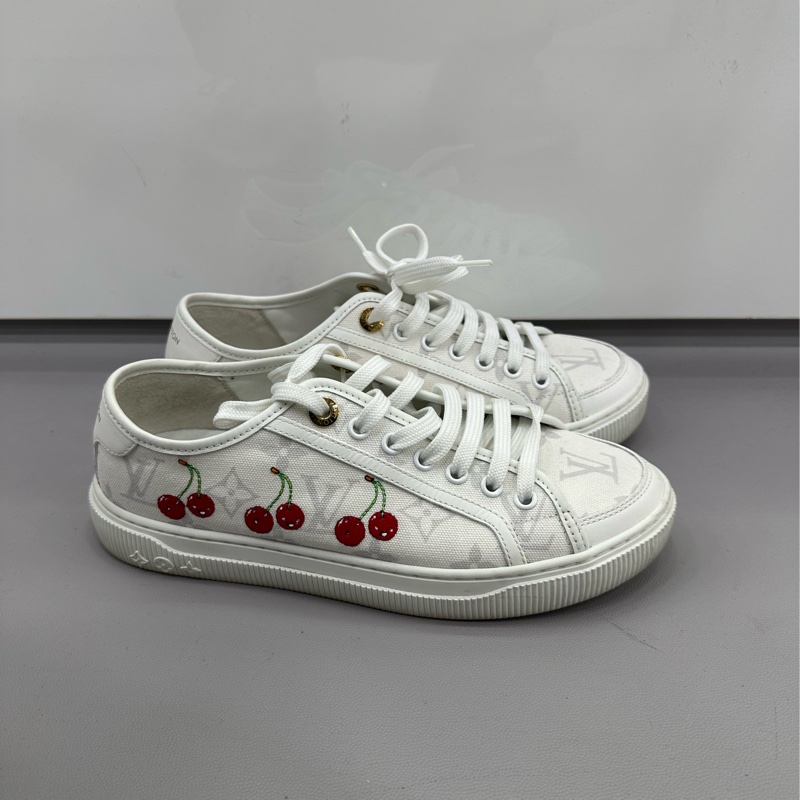 Louis Vuitton x村上隆聯名款櫻桃小白鞋，白色帆布搭配紅色櫻桃刺繡，超可愛設計。 38碼-2