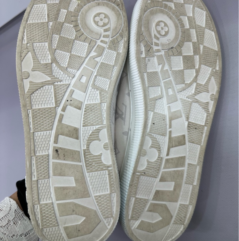 Louis Vuitton x村上隆聯名款櫻桃小白鞋，白色帆布搭配紅色櫻桃刺繡，超可愛設計。 38碼-4